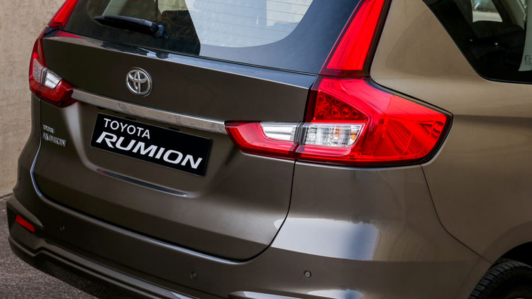 Toyota Rumion back view